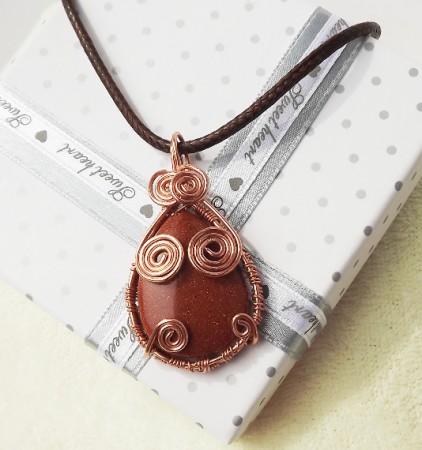 Napkő vörösréz foglalattal