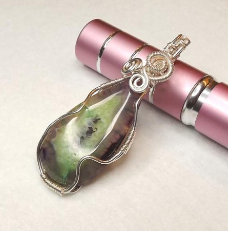 Szivárványos achát ezüstözött ékszerdróttal