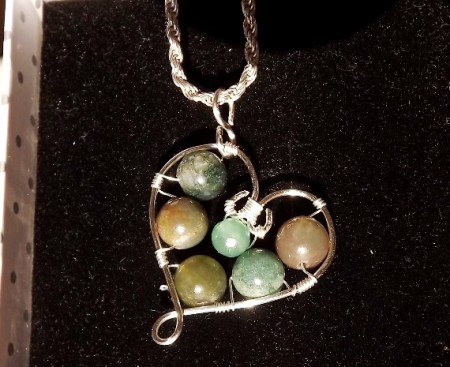 Tarka jáspis és aventurin golyók ezüstözött ékszerdróttal